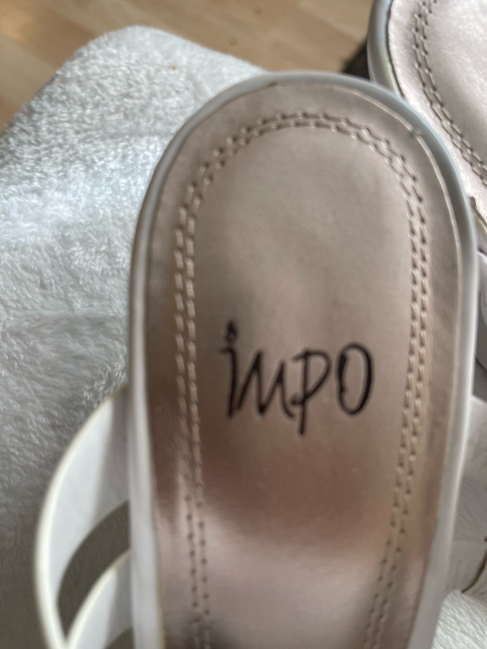 MOO heels - Picture 3 of 5